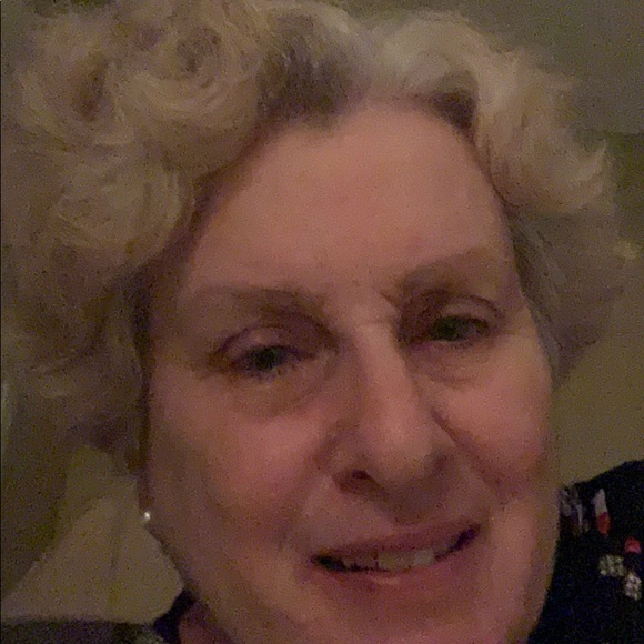 Meet your Posher, Carrie - Picture 1 of 1